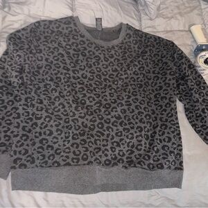 Gray Leopard Print Sweatshirt with pockets